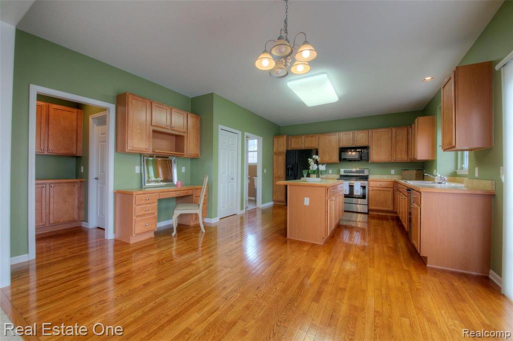 4293 Merriman Loop Howell, MI 48843 - Photo 14 of 34