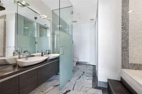 $875,000 | 200 Biscayne Blvd Way, Unit 4812, Miami, FL 33131