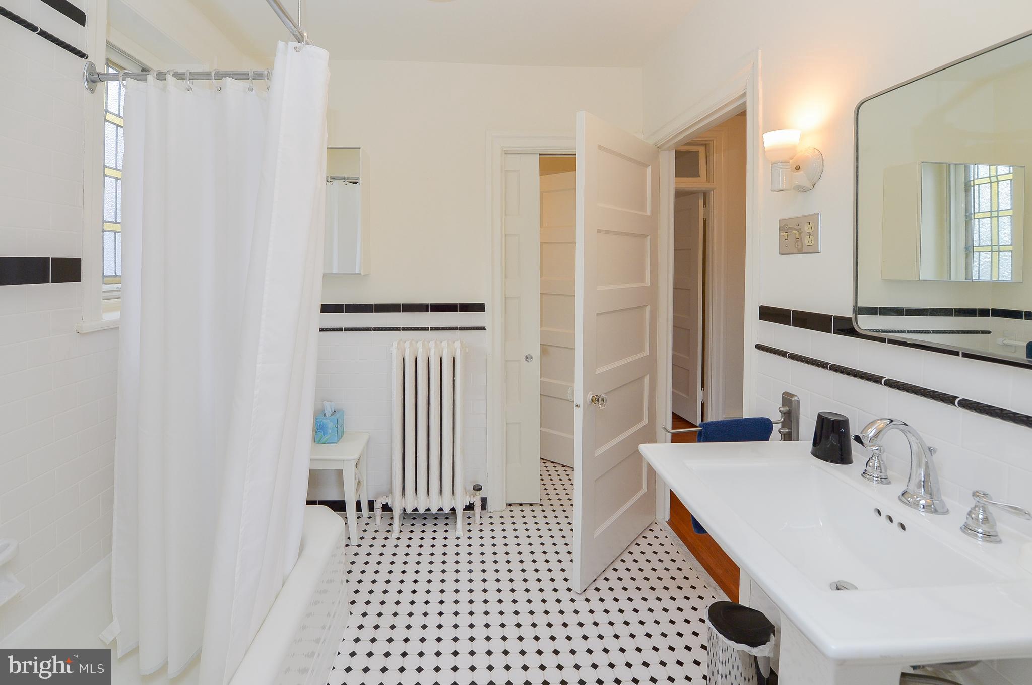 7133 Cresheim Road Philadelphia, PA 19119 - Photo 50 of 76 2nd fl hall bath - shared with main bedroom