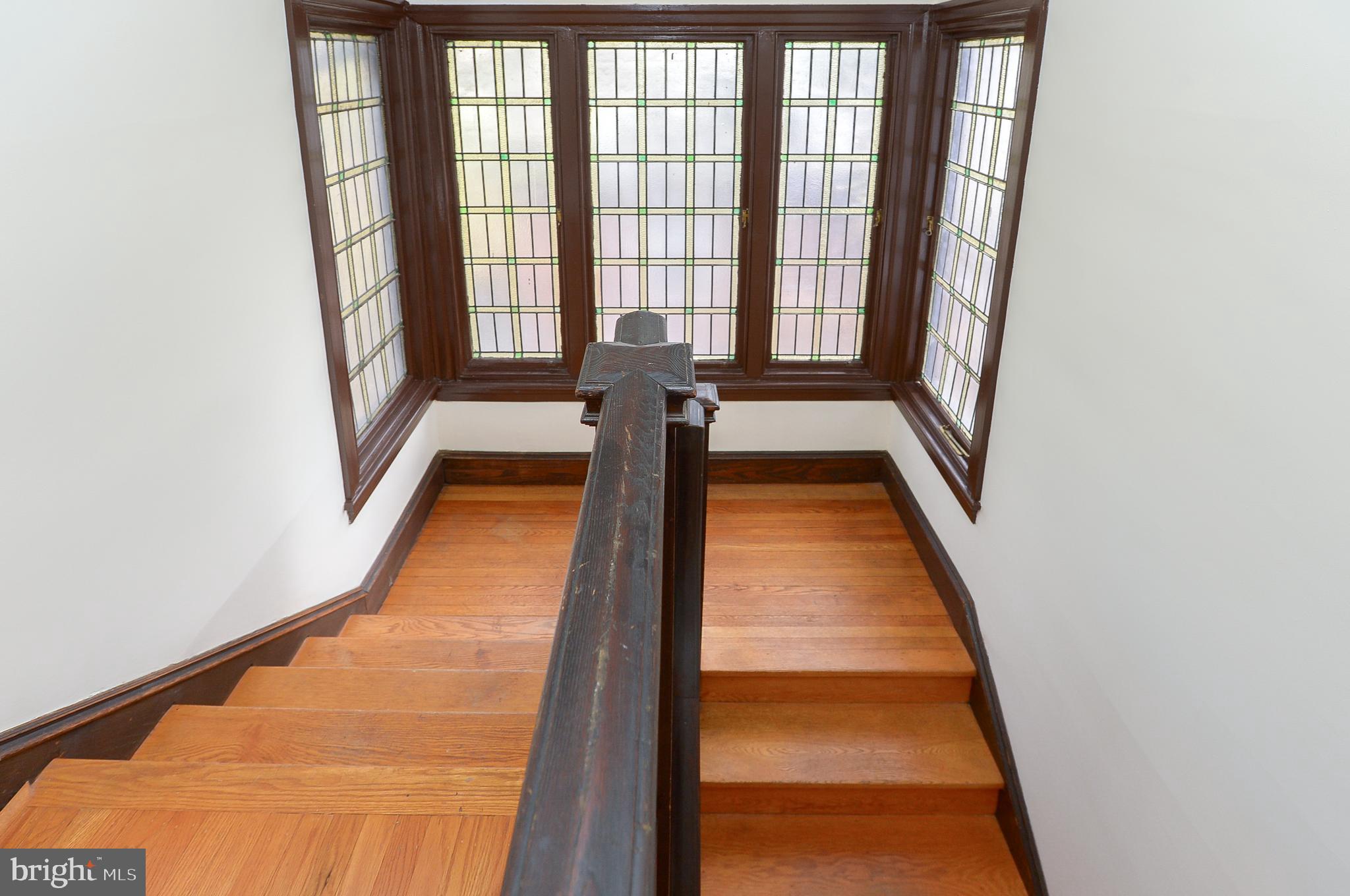 7133 Cresheim Road Philadelphia, PA 19119 - Photo 64 of 76 3rd fl leaded stain glass bay window