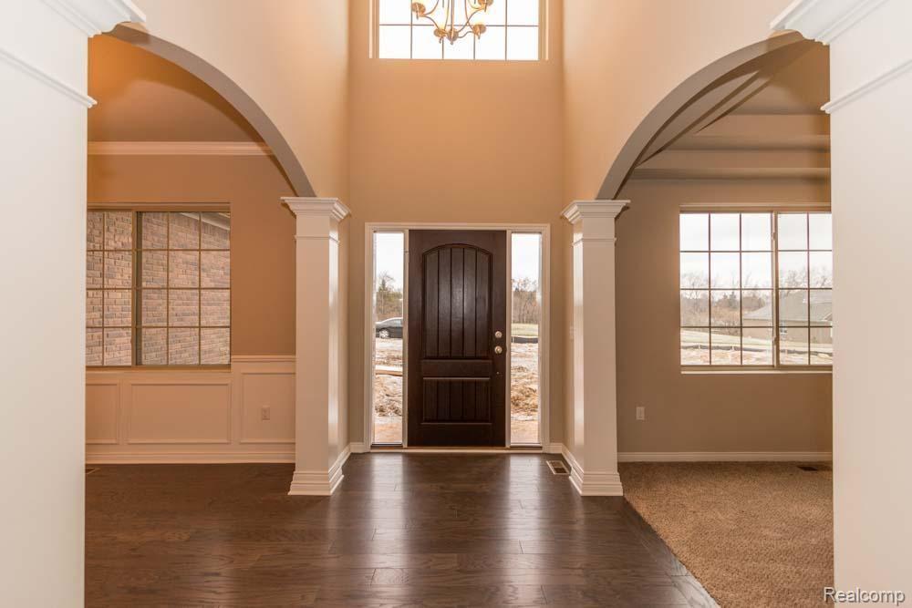 2755 West Wattles Road Troy, MI 48098 - Photo 2 of 25