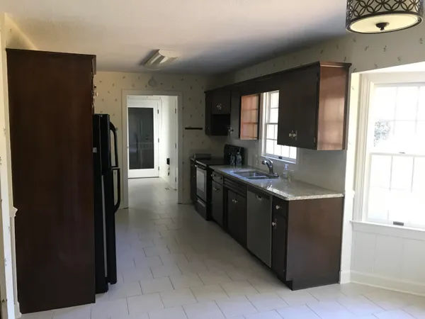 $2,400 | 100 West Hedgelawn Way, Southern Pines, NC 28387