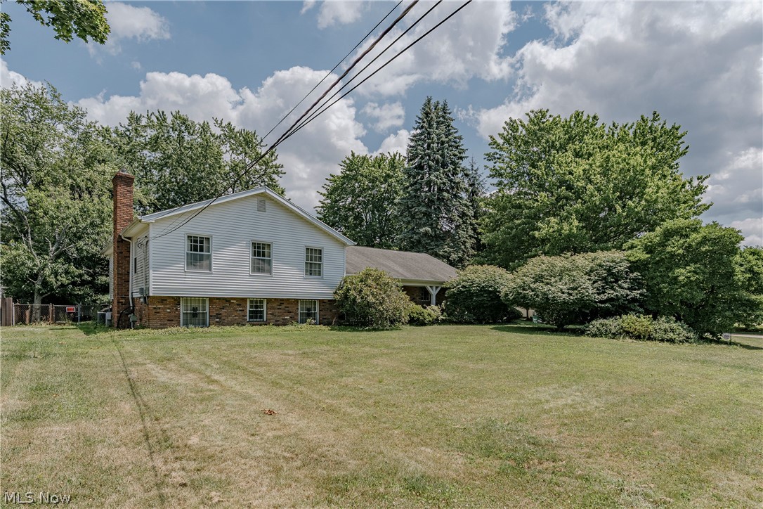 477 Snavely Road Cleveland, OH 44143 - Photo 2 of 35