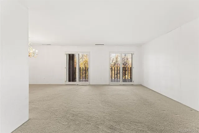 a view of a chandelier in big room and chandelier