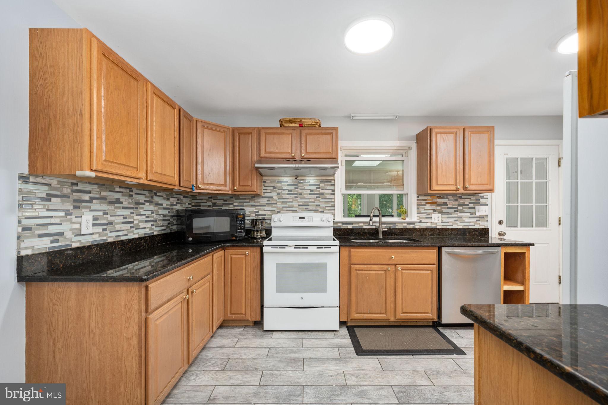 468 Ferry Road Fredericksburg, VA 22405 - Photo 4 of 71 Gallery Image 4