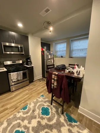 $2,650 | 910 West Waveland Avenue, Unit G, Chicago, IL 60613