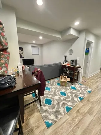 $2,650 | 910 West Waveland Avenue, Unit G, Chicago, IL 60613