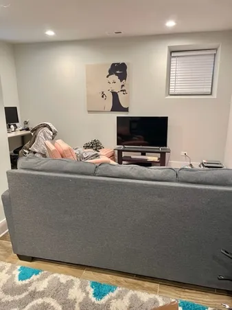 $2,650 | 910 West Waveland Avenue, Unit G, Chicago, IL 60613