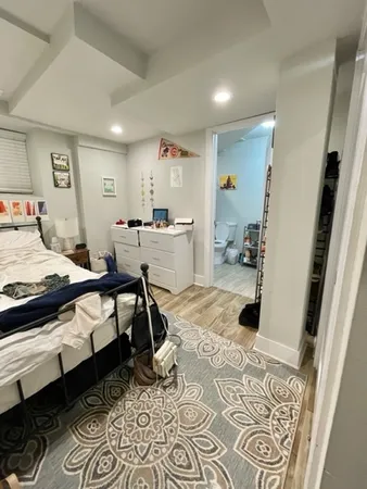 $2,650 | 910 West Waveland Avenue, Unit G, Chicago, IL 60613