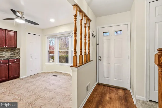 a view of an entryway with a livingroom