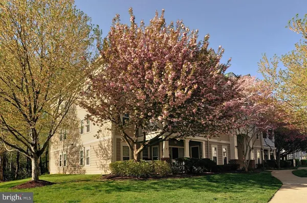 $2,225 | 13103 Millhaven Place, Unit 8E, Germantown, MD 20874