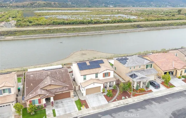 a picture of a bench in the floor
