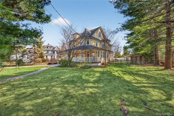 $7,000 | 121 Morris Avenue, Rockville Centre, NY 11570