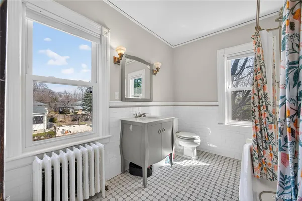 $7,000 | 121 Morris Avenue, Rockville Centre, NY 11570