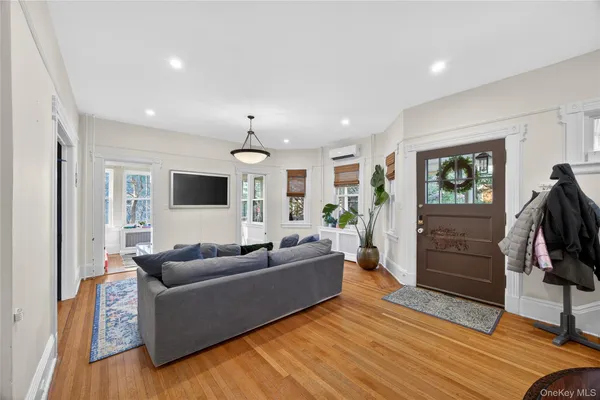 $7,000 | 121 Morris Avenue, Rockville Centre, NY 11570