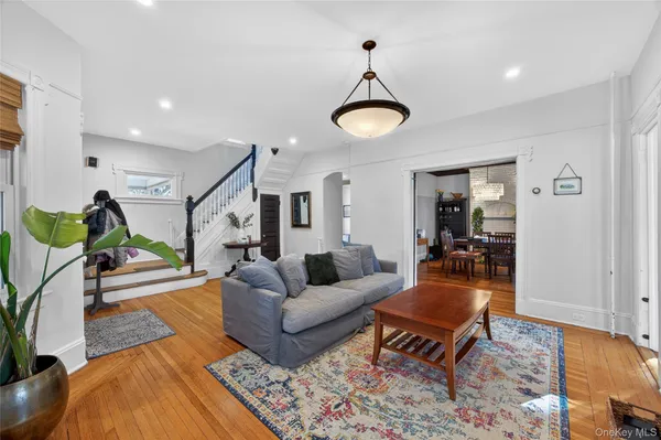 $7,000 | 121 Morris Avenue, Rockville Centre, NY 11570