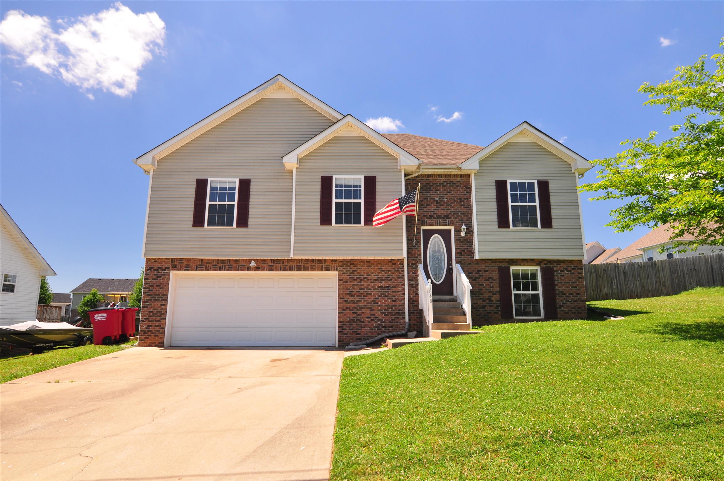 Welcome to 1848 Twin Rivers Road, Centrally Located to I24 Exit 4, Restaurants, Austin Peay, and Shopping.