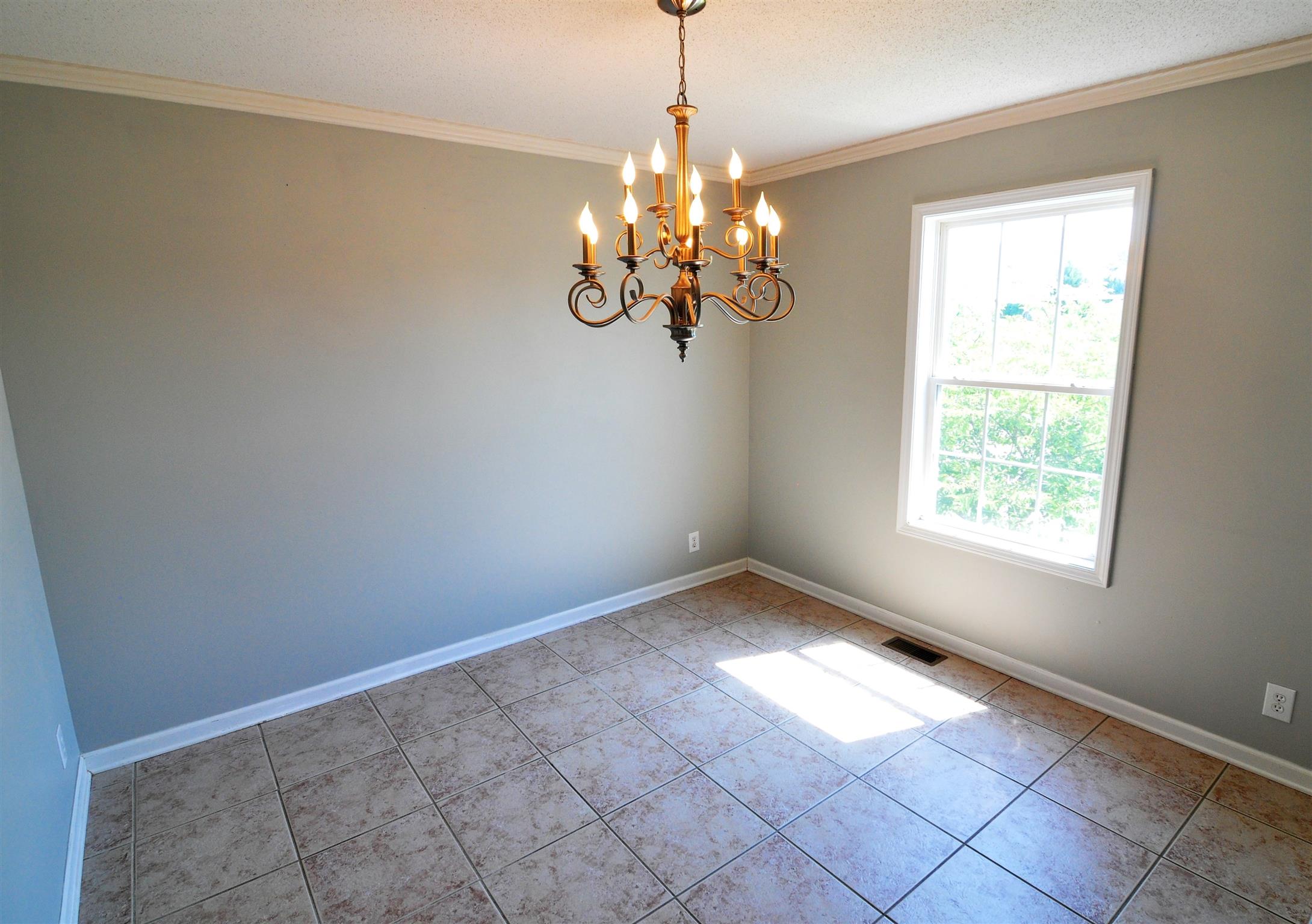 1848 Twin Rivers Road Clarksville, TN 37040 - Photo 10 of 23 Beautiful Lighting in Dining Room