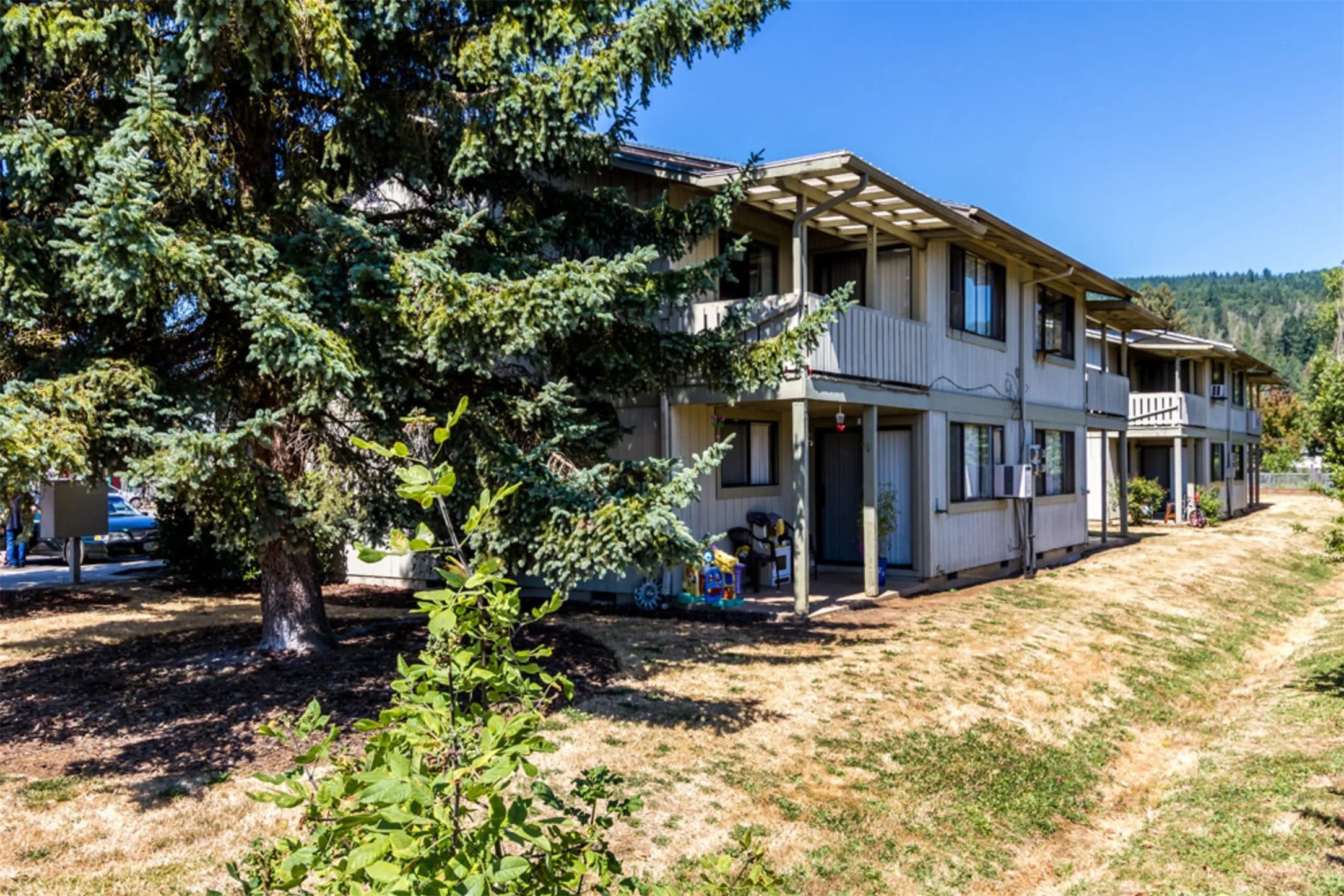 1051 East Central Avenue Sutherlin, OR 97479 - Photo 7 of 9 a view of a house with a yard