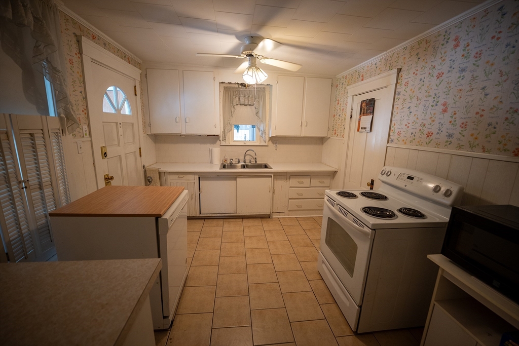 125 Birch Island Road Webster, MA 01570 - Photo 12 of 38 Gallery Image 12