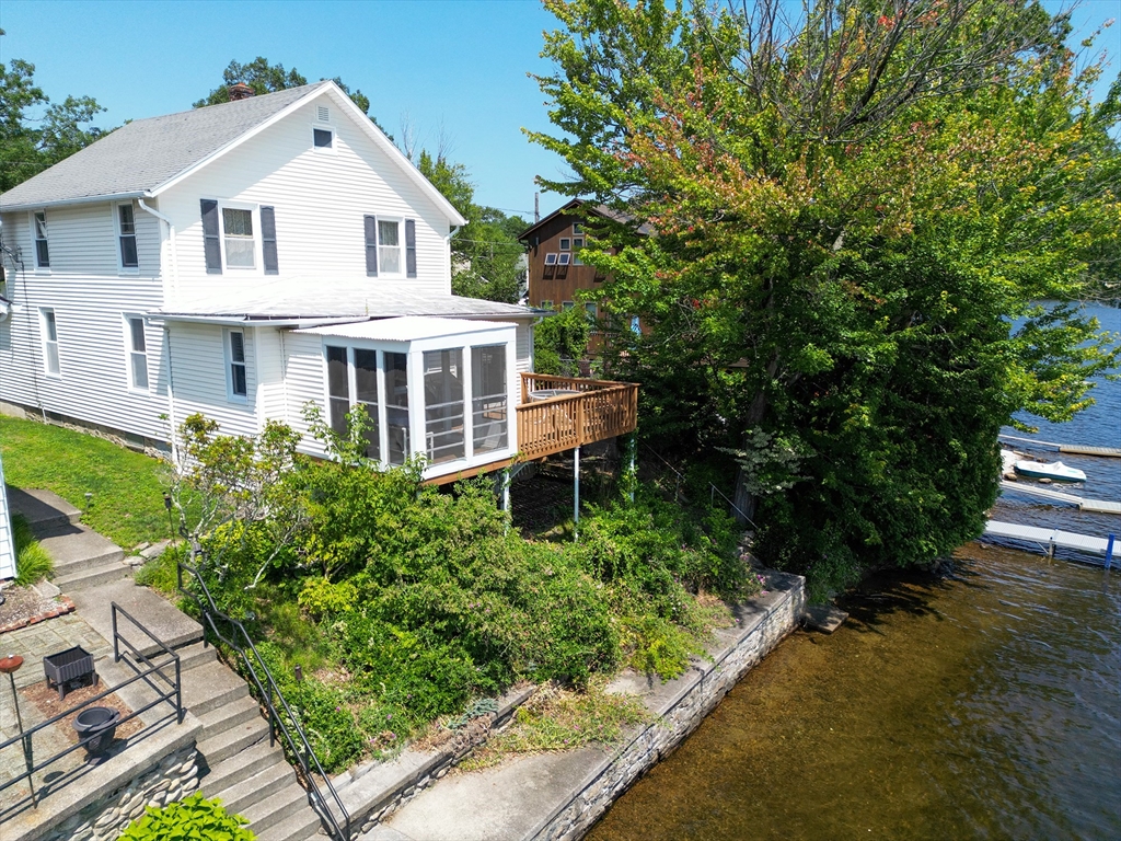 125 Birch Island Road Webster, MA 01570 - Photo 4 of 38 Gallery Image 4