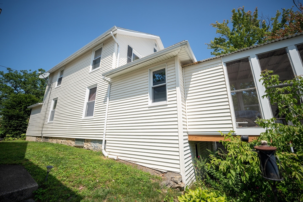 125 Birch Island Road Webster, MA 01570 - Photo 7 of 38 Gallery Image 7