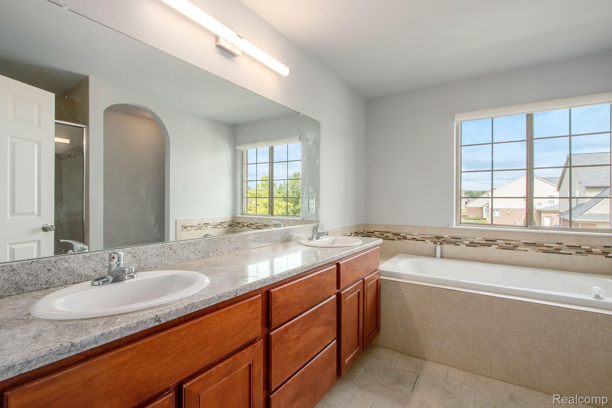 5080 Ridge Lane Warren, MI 48092 - Photo 16 of 28 0N2A4504.jpg