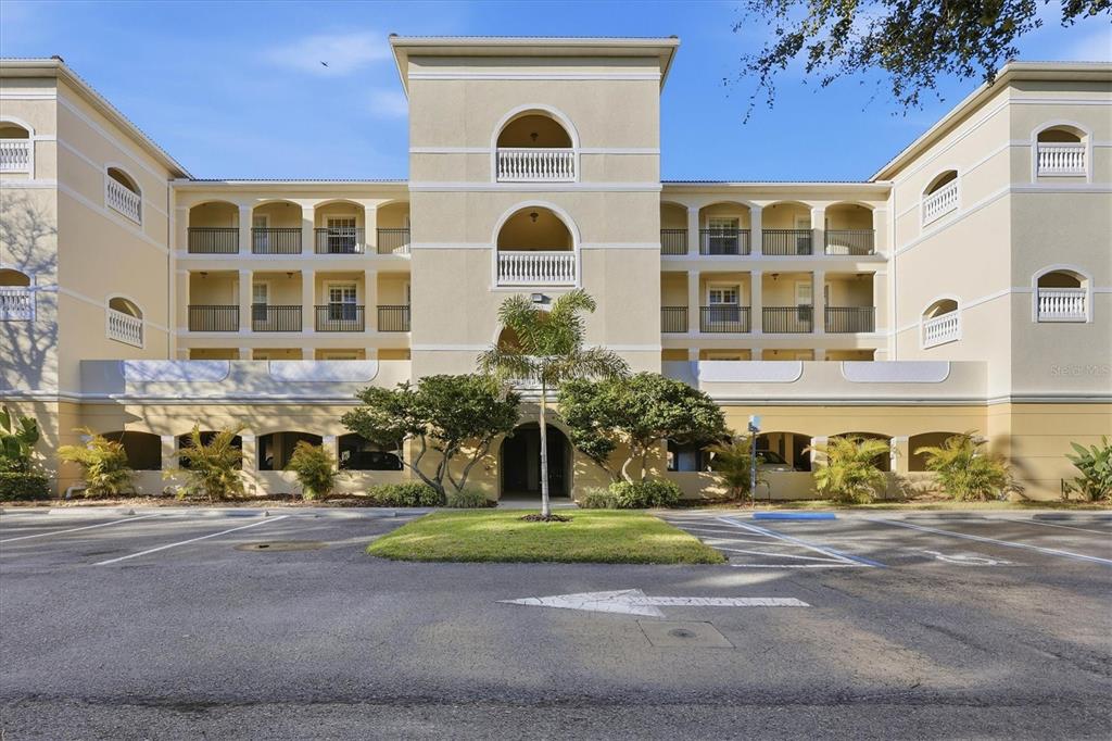 980 Cooper Street, Unit 201 Venice, FL 34285 - Photo 5 of 87 a front view of a building