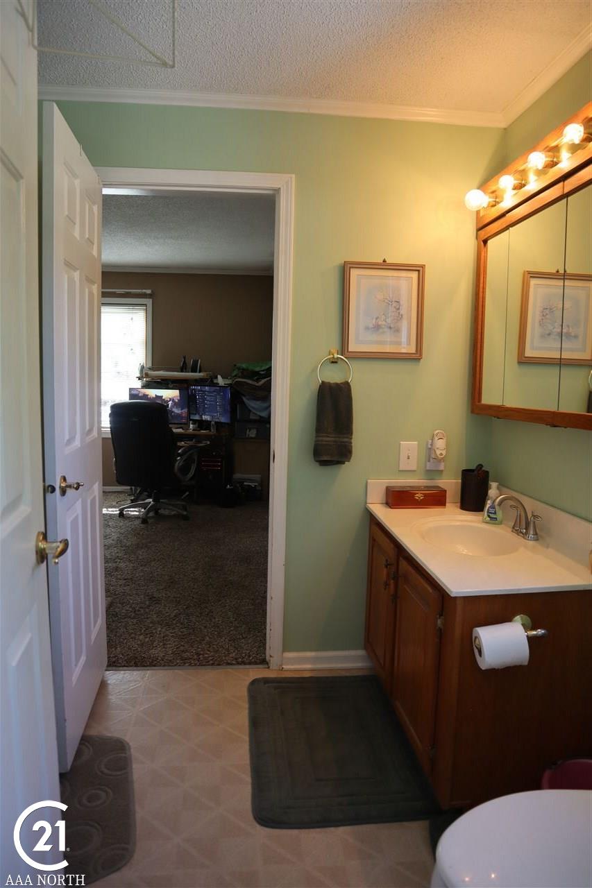 65600 Romeo Plank Road Ray, MI 48096 - Photo 17 of 40 31390640-16.JPG