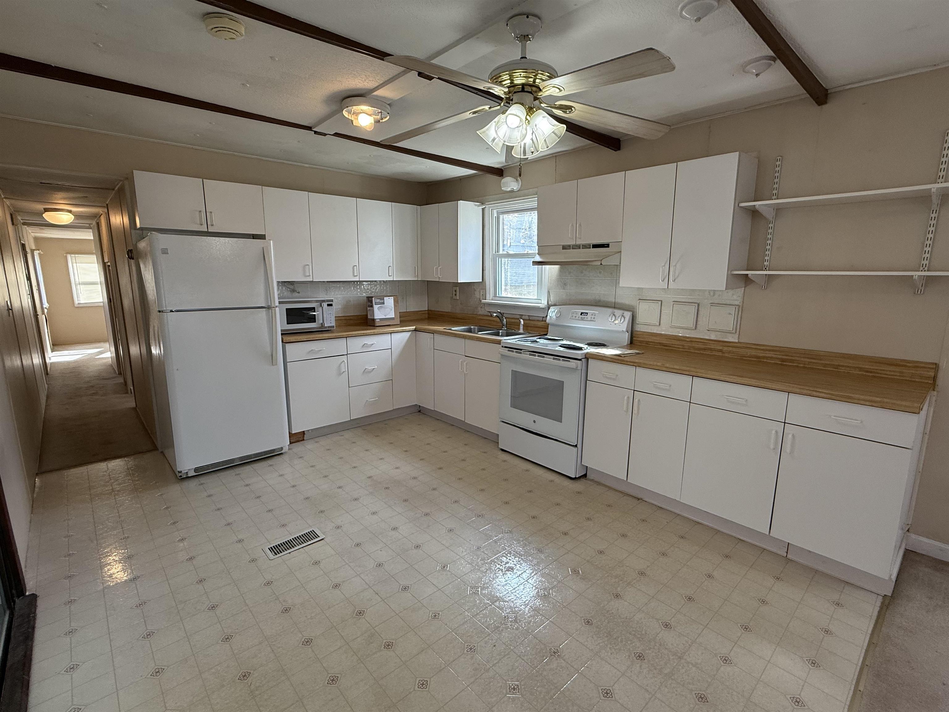 97 Fordway Extension, Unit 3 Derry, NH 03038 - Photo 3 of 13