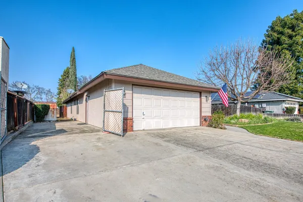 $427,500 | 1495 Purvis Avenue, Clovis, CA 93611