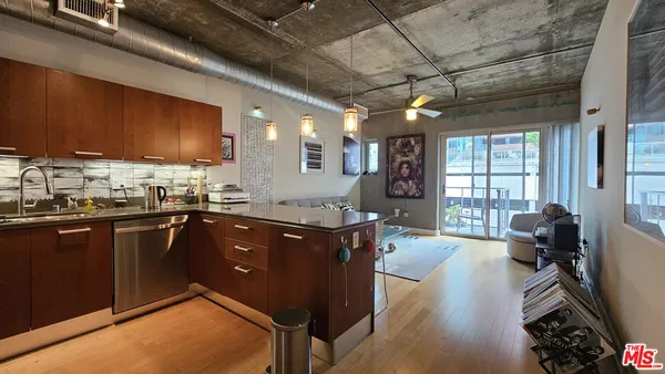 $2,800 | 645 West 9th Street, Unit 609, Los Angeles, CA 90015