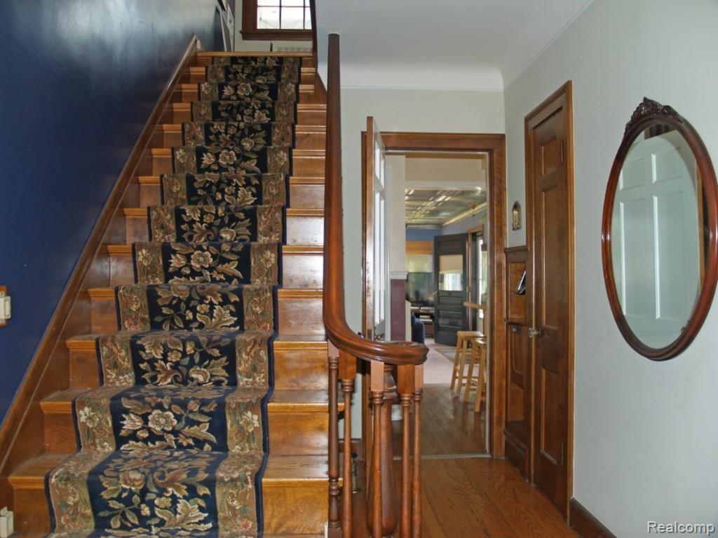 943 Lincoln Road Grosse Pointe, MI 48230 - Photo 2 of 21 943 L hallway.jpg
