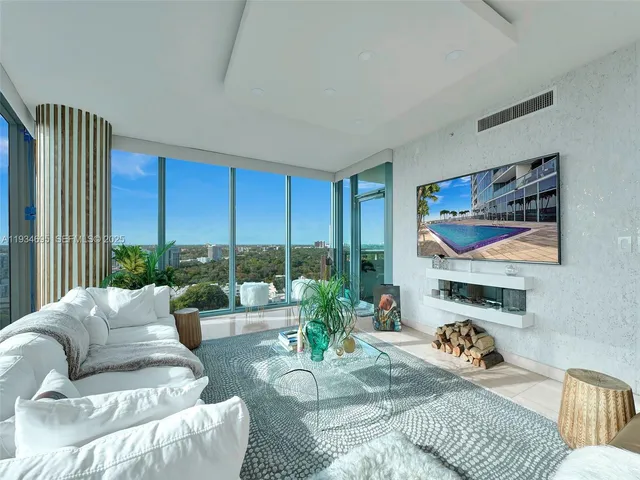 $4,900 | 601 Northeast 36th Street, Unit 1801, Miami, FL 33137