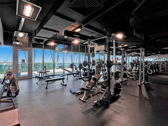 $4,900 | 601 Northeast 36th Street, Unit 1801, Miami, FL 33137