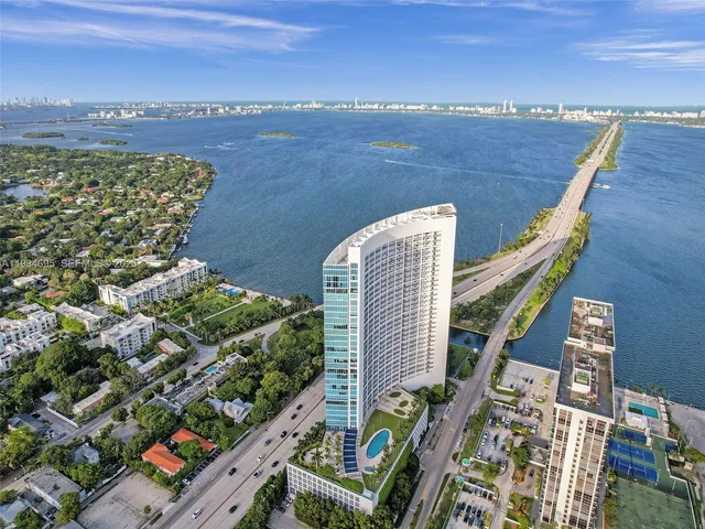 $4,900 | 601 Northeast 36th Street, Unit 1801, Miami, FL 33137