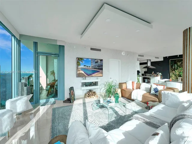 $4,900 | 601 Northeast 36th Street, Unit 1801, Miami, FL 33137