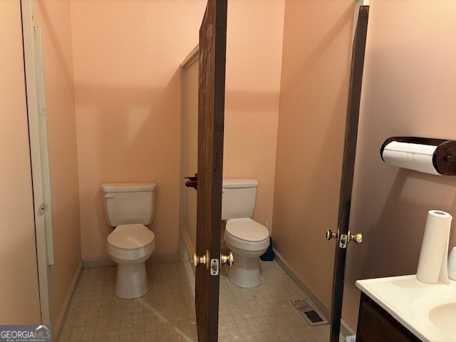 4316 Sharon Road Washington, GA 30673 - Photo 20 of 30 a bathroom with a toilet