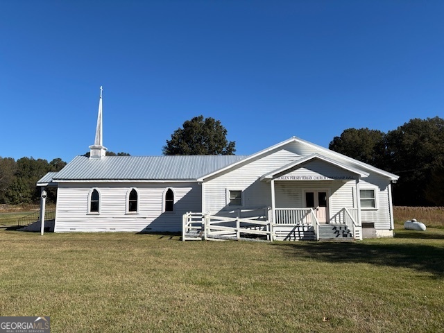4316 Sharon Road Washington, GA 30673 - Photo 9 of 30 a front view of a house with garden