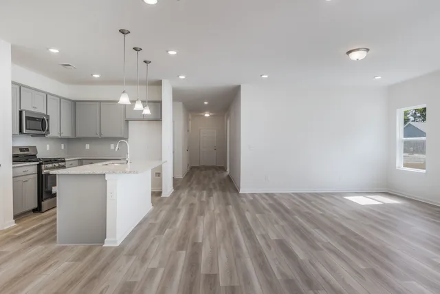 $389,990 | 569 Nightengale Ridge Drive, Columbia, TN 38401