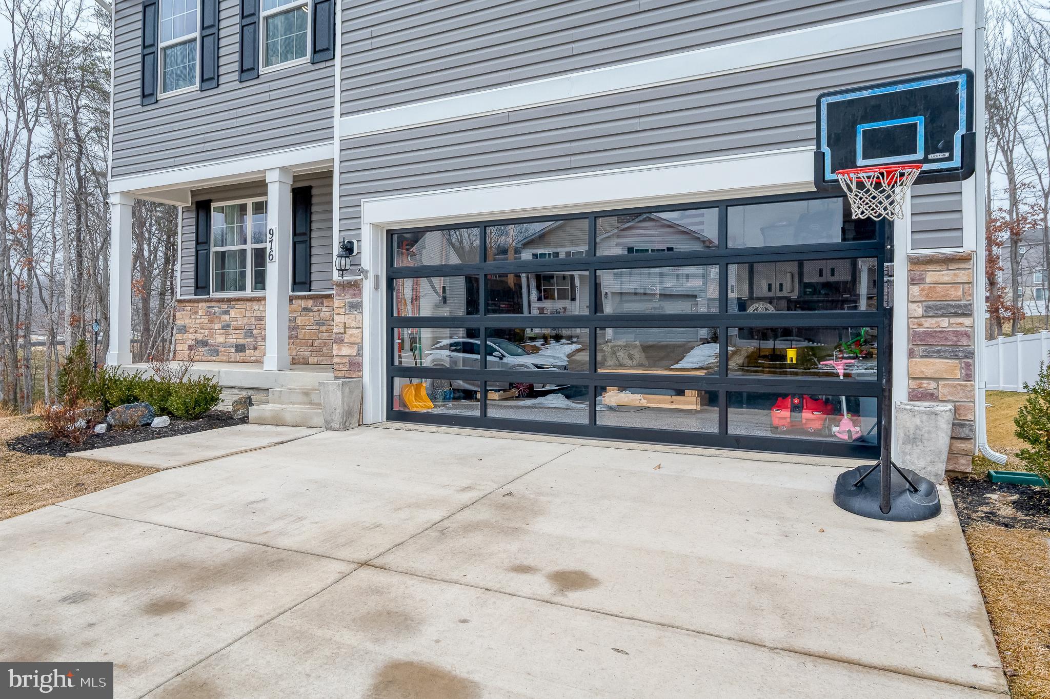 976 Pagonia Road Joppa, MD 21085 - Photo 3 of 69 Large Driveway & Garage Space