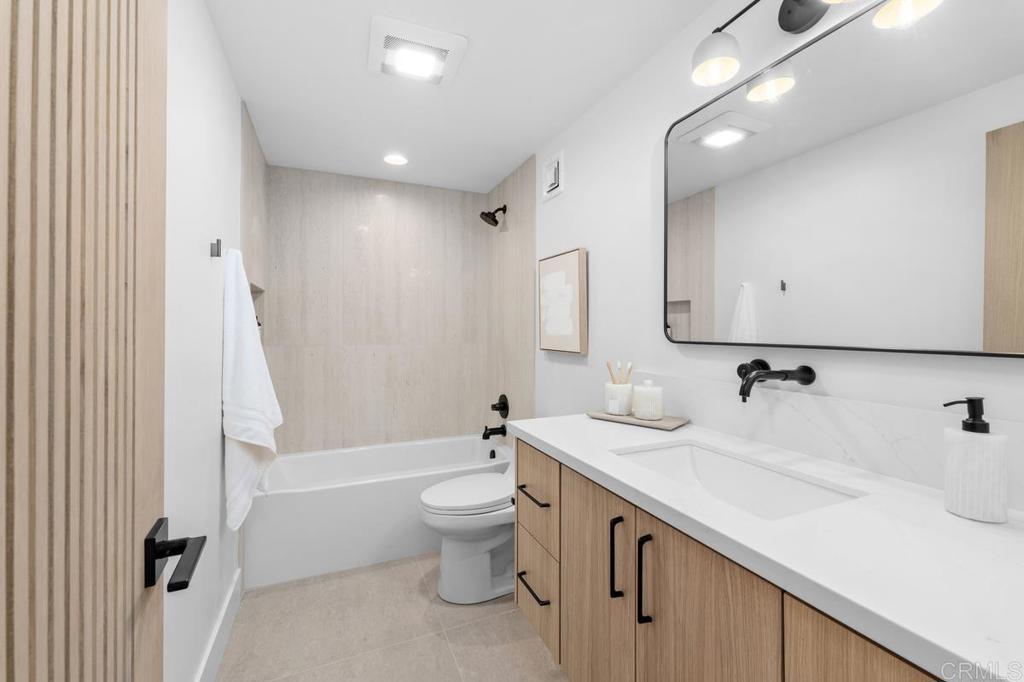 2500 Torrey Pines Road, Unit 1101 La Jolla, CA 92037 - Photo 35 of 60 Second Bathroom