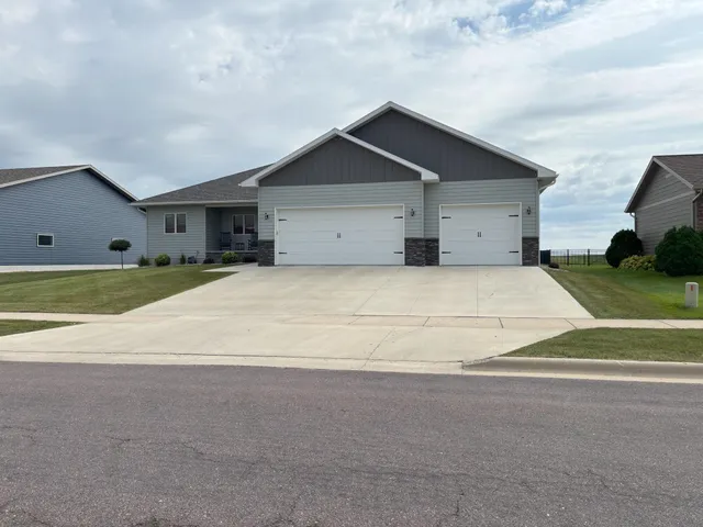 $675,000 | 1145 Horatio Street, Fairmont, MN 56031