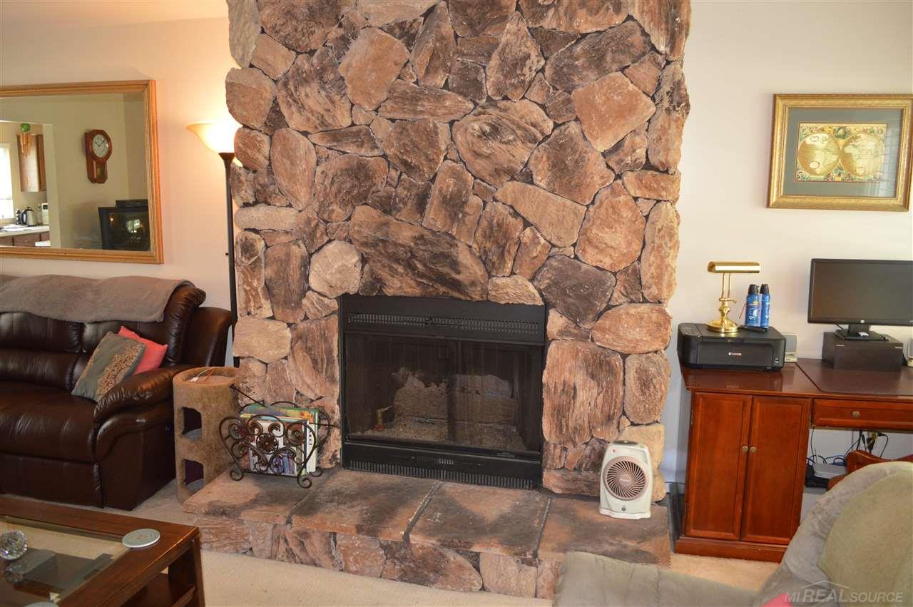 1400 Crescent Lane, Unit 329 Rochester, MI 48306 - Photo 10 of 26 31264984-9.JPG