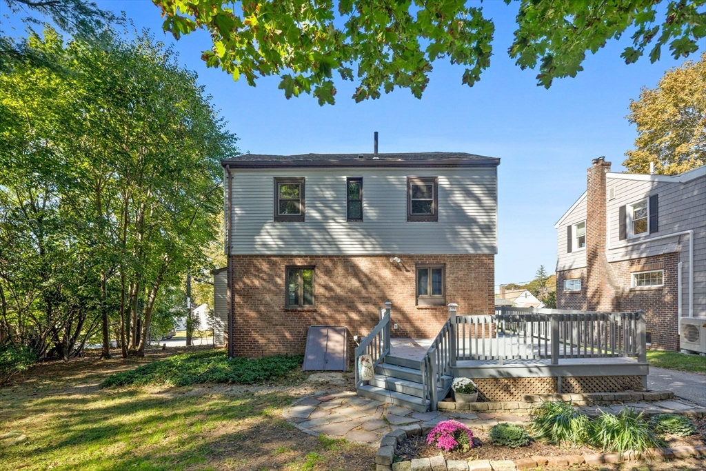20 Richards Road Weymouth, MA 02189 - Photo 6 of 37 Gallery Image 6