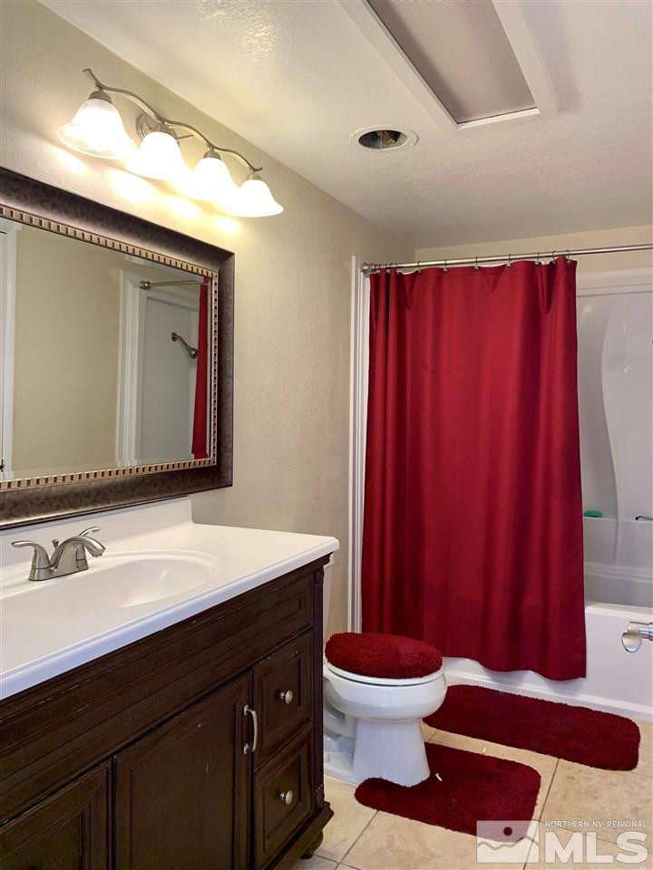 2182 Barberry Way Reno, NV 89512 - Photo 8 of 12 a bathroom with a sink and a mirror