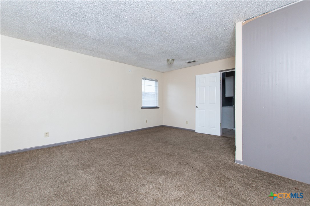 1520 McCarthy Avenue Killeen, TX 76549 - Photo 11 of 23 an empty room with windows and closet