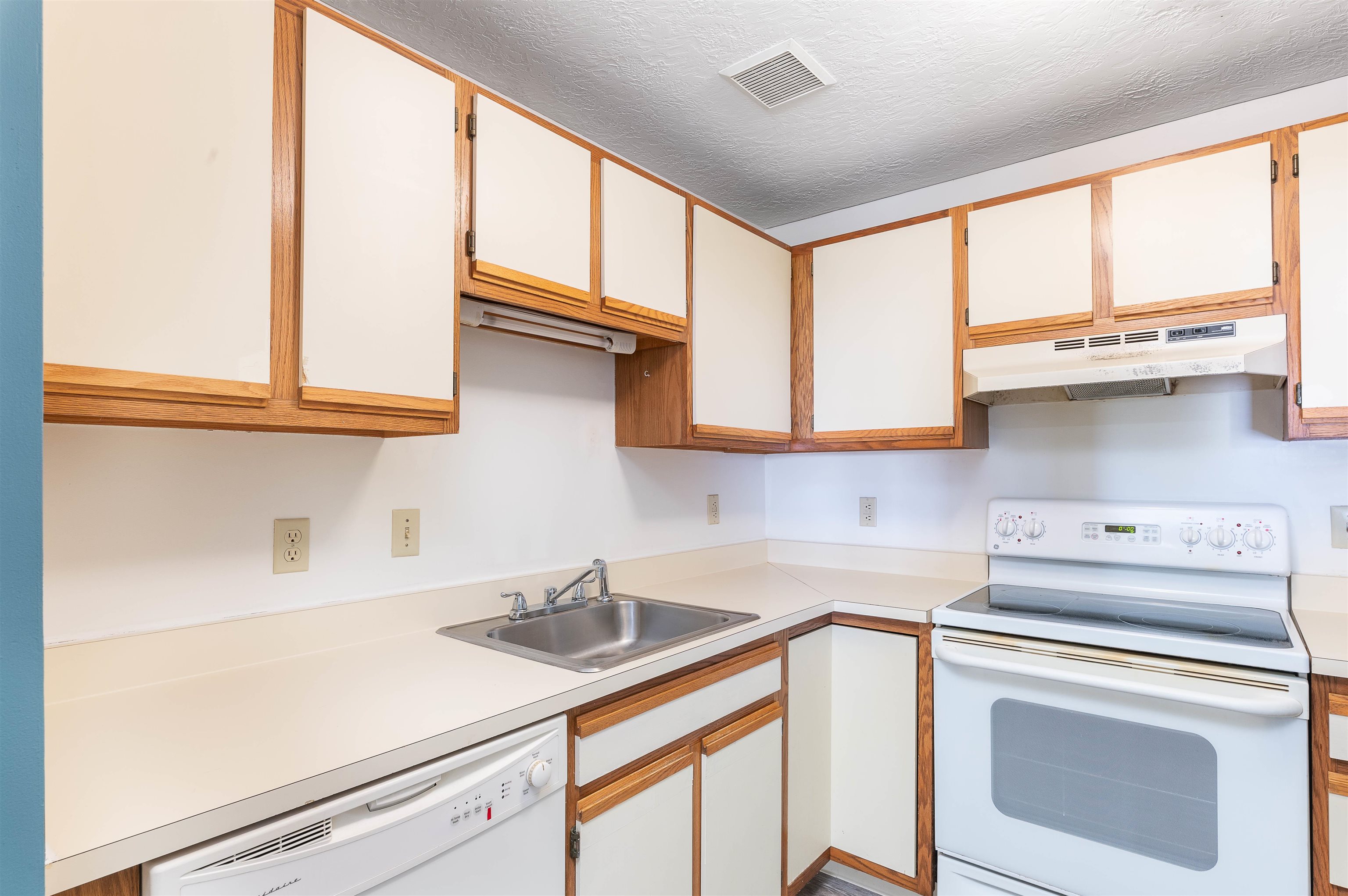19 Saco Street, Unit 2 Conway, NH 03813 - Photo 9 of 18
