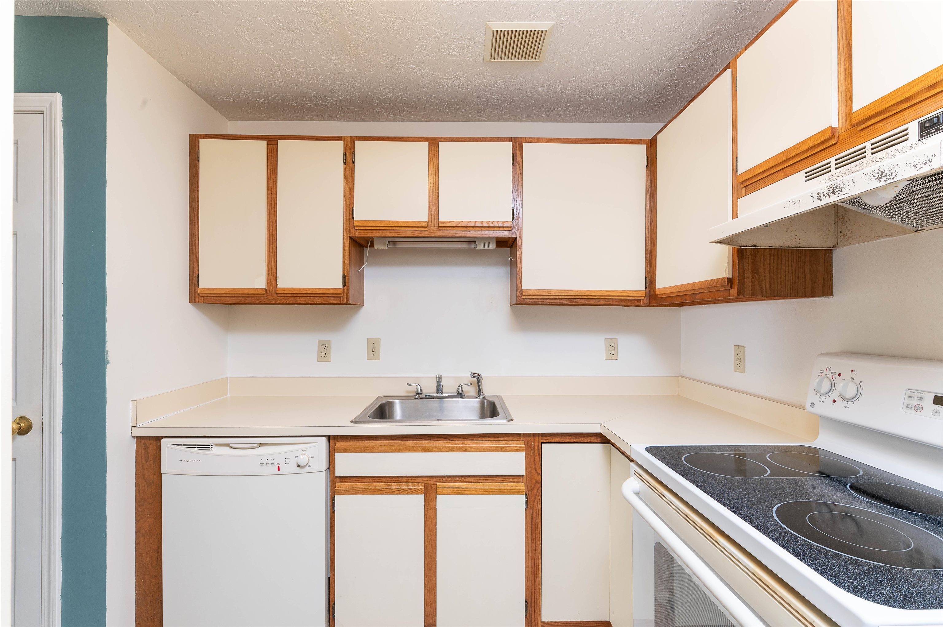 19 Saco Street, Unit 2 Conway, NH 03813 - Photo 10 of 18