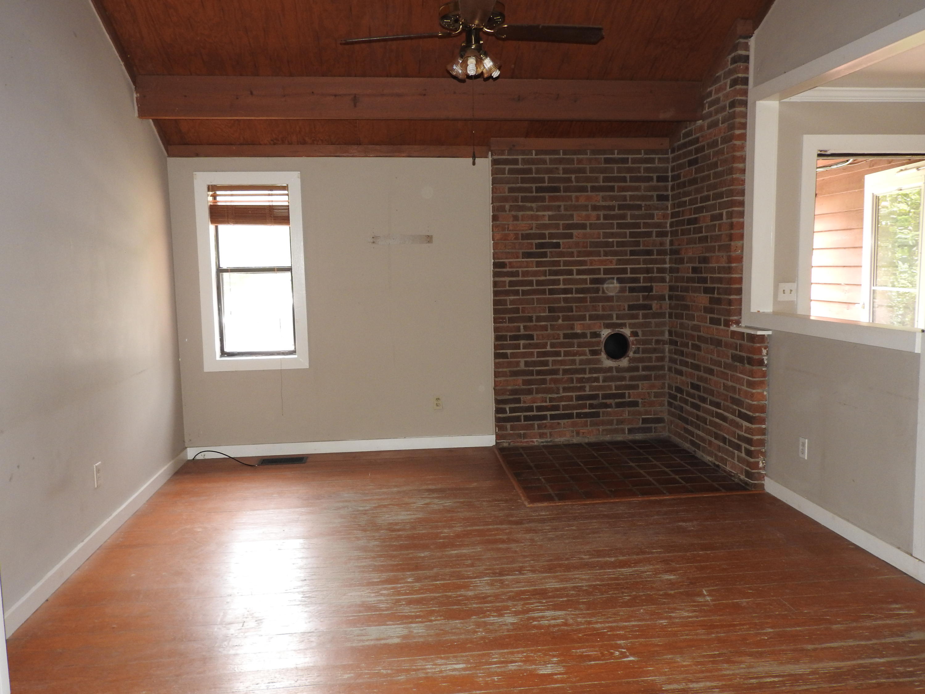 605 Bell Road Cleveland, TN 37323 - Photo 3 of 26 LIVING ROOM